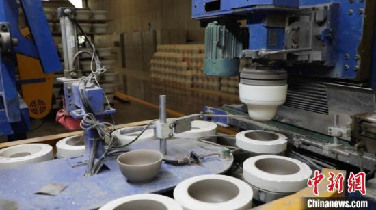 “冲刺”百亿级陶瓷产业链集群 山西应县加快陶瓷生产自动化步伐