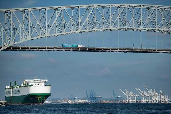 美第一大汽车港口关闭 超14万人生计受影响 巴尔的摩大桥坍塌...