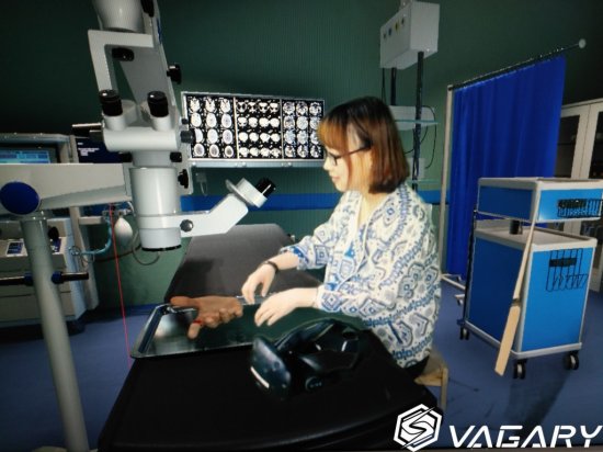 利用VR技术完全还原手术<em>实操</em>过程，EVR欲打造沉浸式学习的医疗...