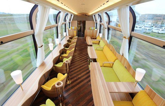 日本推出透明观景列车 绝美风光尽收眼底