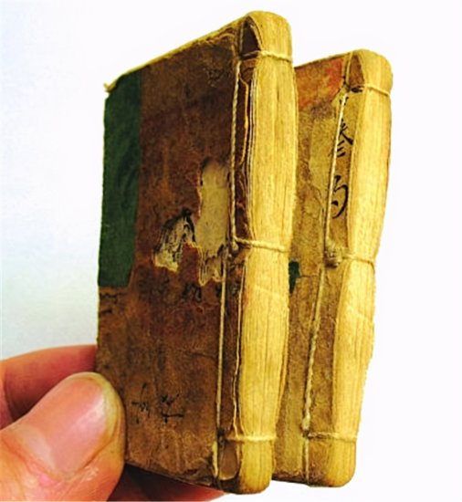 比烟盒还小的袖珍古书，0.7厘米厚共30万字，其技术已经失传