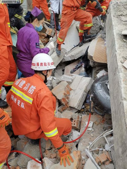 持续更新 | 福州一五层<em>自建民房倒塌</em> 发现17名被困人员 已救出15...