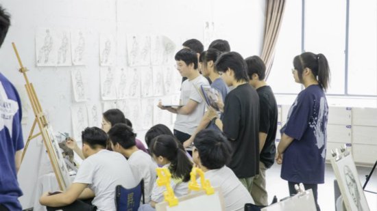 在中国，培养一名美术生到底需要<em>花多少钱呢</em>？