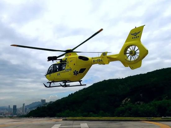 游客登山不慎坠落悬崖，<em>直升机</em>完成一个“不可能的救援任务”