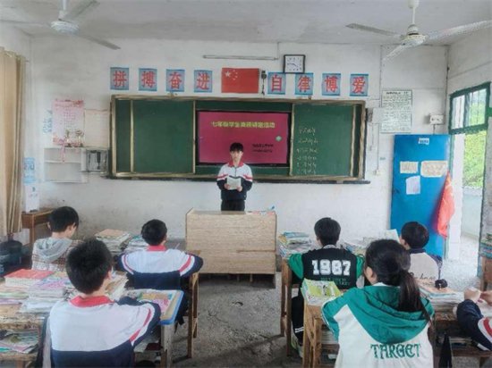 赣县区吉埠中学开展学生讲题活动