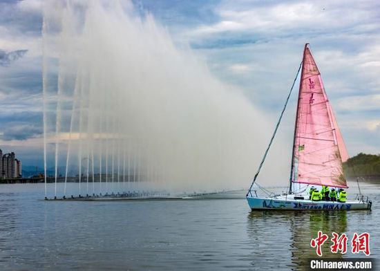 陕西汉中举办2024“五一”帆船展示活动