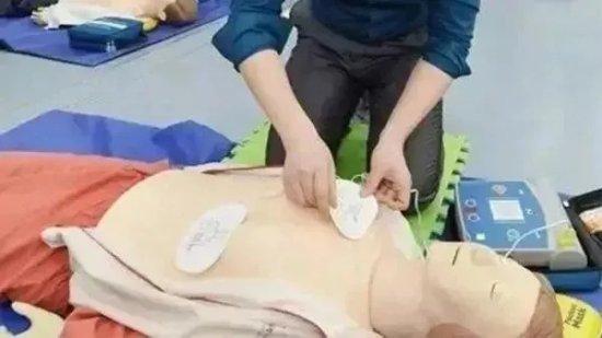 北京地铁配备“救命神器”AED引关注，<em>郑州有吗</em>？你会用吗？