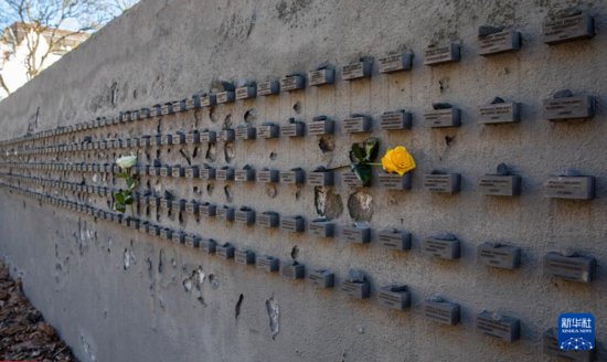 德国法兰克福：老<em>犹太</em>公墓外的“姓名墙”