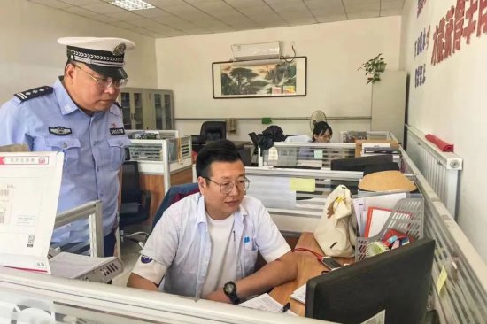 交警支队杨柳青大队开展形式多样交通安全宣传活动