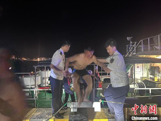 惠州海域5名潜水人员失联12小时后<em>全部获救</em>