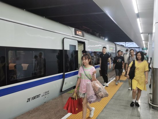 深圳铁路10月11日起实行新的列车运行图深圳站跨线并入杭深高铁...