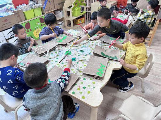 九江市湖滨幼儿园开展“三八”妇女节活动