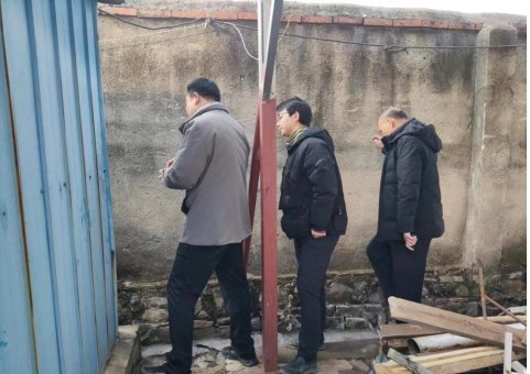 济南市莱芜区寨里镇对兴寨家园在建项目进行安全检查