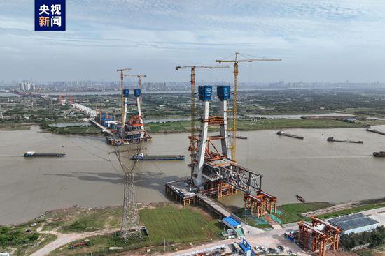 昌九高铁新进展 赣江公铁大桥首个主塔中横梁浇筑完成