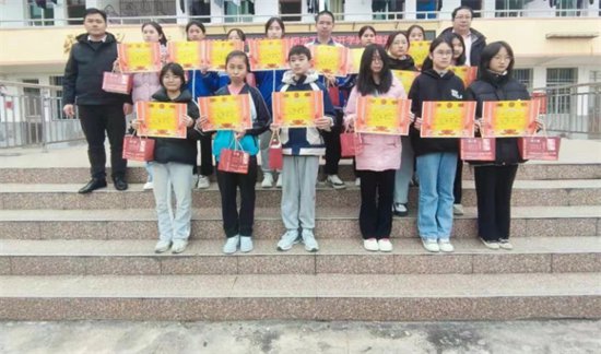 全南县龙下初级中学举行2024春季开学典礼暨表彰大会