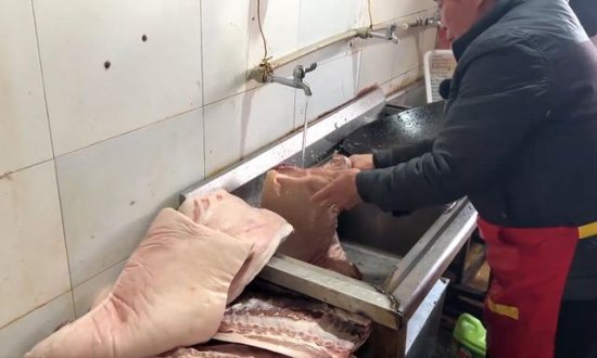 <em>南京排名</em>第一的大肉面。一天20头猪不够卖，每碗都给半斤肉