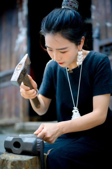 巾帼在线｜贵州女银匠潘雪：打造一片银河，致敬中国航天