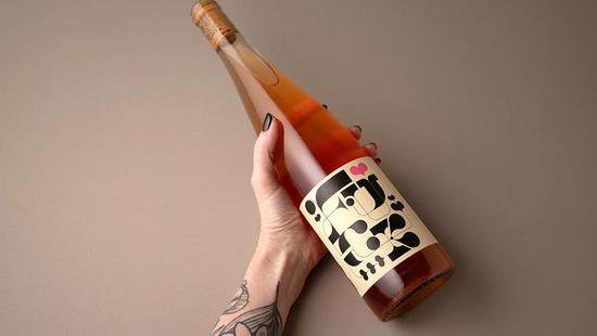 <em>创意红酒</em>包装设计案例分享：个性现代的<em>红酒</em>标签设计。
