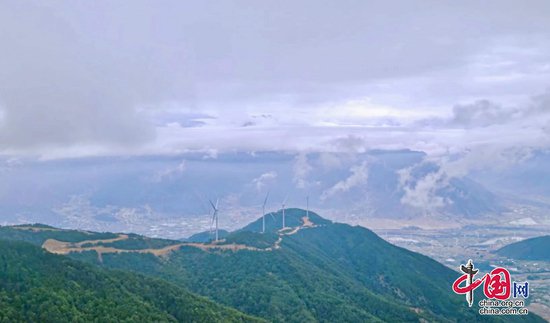 腊巴山上风正起：<em>四川最大</em>风电项目投产发电