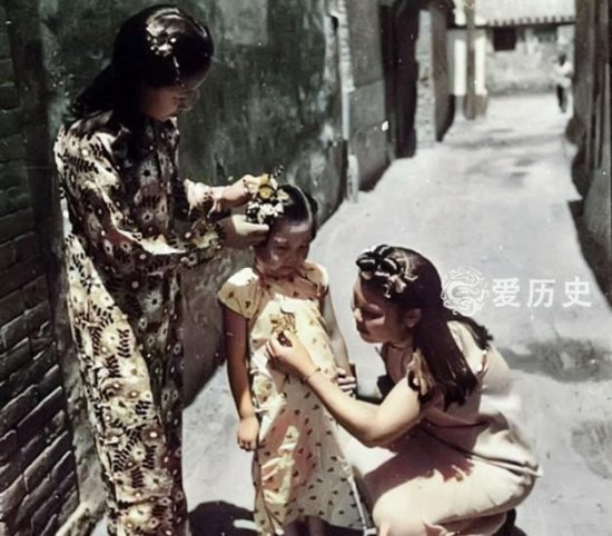 端午节也被称为女儿节 民国时北京城里被打扮得<em>花枝招展的</em>女孩们