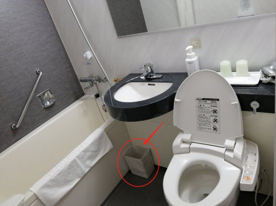 上完厕所，卫生纸能直接冲马桶吗？很多人不懂，难怪臭烘烘的