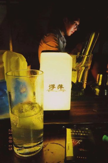 坐在三轮车改造的小酒吧在熟悉的街头喝酒是一种<em>怎样</em>的体验？