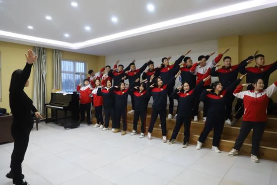 突泉县社会各界掀起学唱“十四冬”会歌《冰雪之约》的热潮