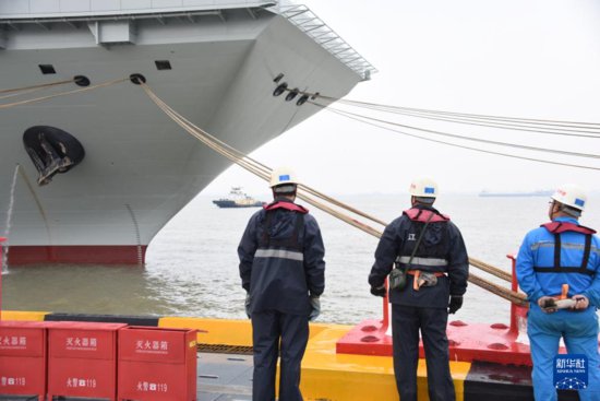 <em>中国海军</em>福建舰出海开展首次航行试验