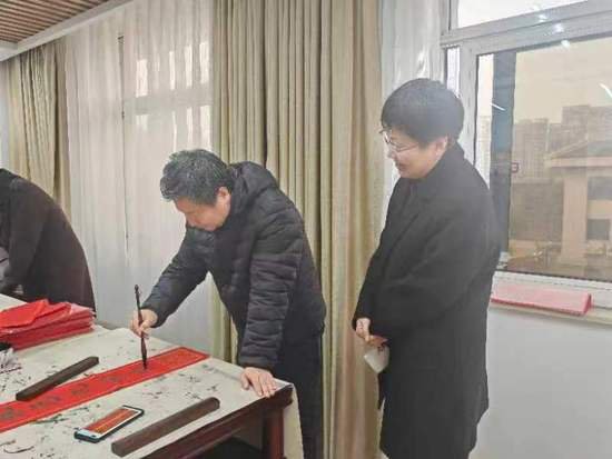 河南省金豫书画艺术研究院开展2024年迎新春送春联活动