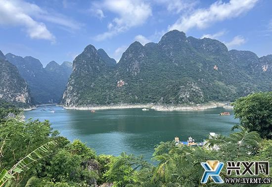 万峰湖小三峡景点：湖光秀美 山水一色 游客日增量突破两千余人次