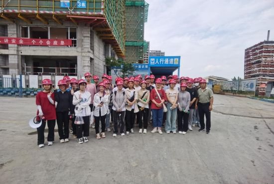 徐州工程学院师生走进徐州后周窝项目工地进行观摩