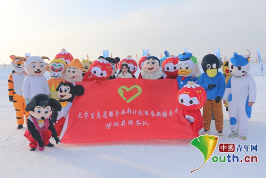 新疆博湖县志愿者服务冰雪季为游客带来冰雪奇缘