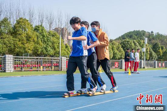 《中国新闻》报整版关注：“贵港姊妹学校”同上一堂课