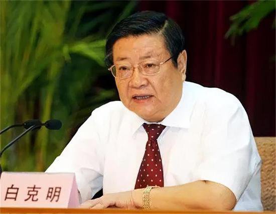 他是原天津副市长之子，59岁任河北省委书记，打掉唐山杨树宽