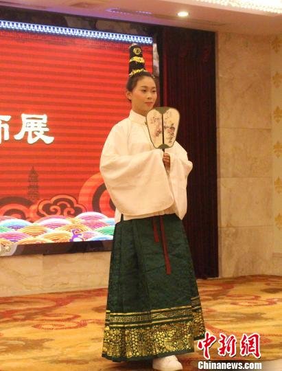 中国人是啥时穿上衣服的？古代女子如何时尚穿搭？