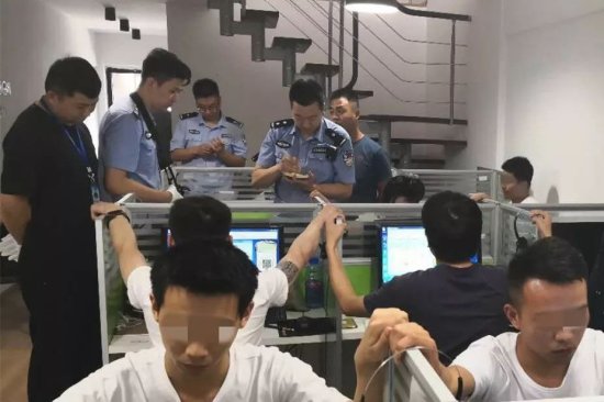 记者卧底揭开信用消费卡诈骗黑幕，武汉警方抓了394个骗子