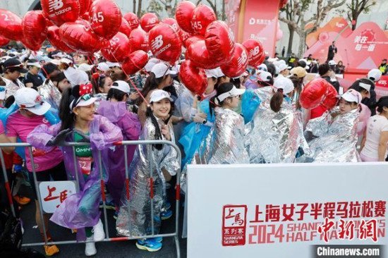 <em>上海女子</em>半程马拉松赛落幕 5800名女性跑者展现力量之美