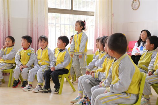 突出“1”的示范引领，会泽县第一幼儿园到五星乡中心幼儿园开展...