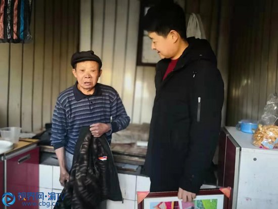 内蒙古重庆两地接力 失联51年的八旬老人回家了