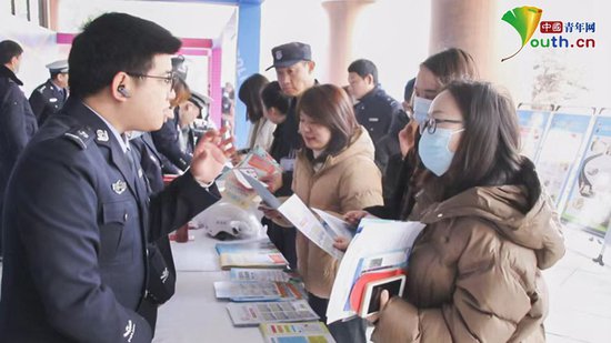 武汉经开区公安分局举行2024年中国人民警察节警营开放日活动