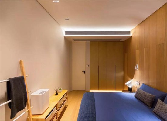 64平简约风二居室，独特的木质造型把<em>客厅做成</em>一个休闲区