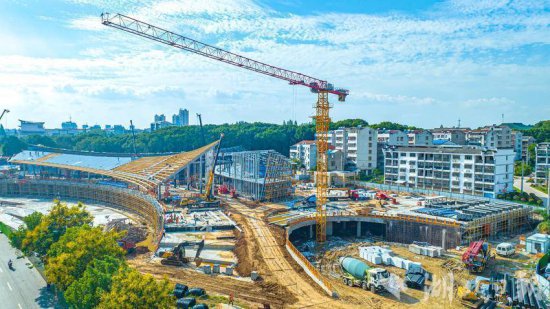 红安：黄麻纪念园游客中心综合体项目配套设施加速建设