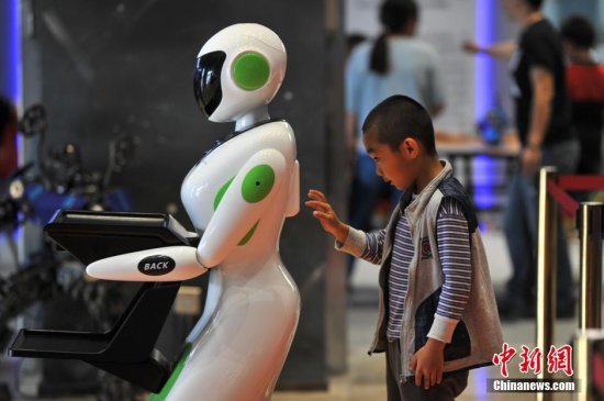 云南 机器人/专家：人工智能发展迎热潮仍需冷思考