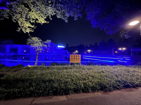 上海世纪公园24小时开放首夜：游客不足百人，为谁留灯又为何...