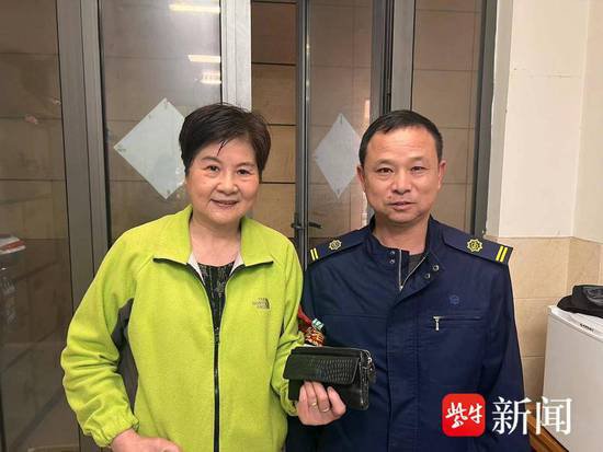 聋哑乘客丢失1600元现金，南京公交人相助寻回