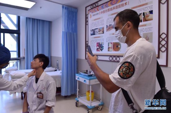 巴西“莫小龙”：精武习医在中国