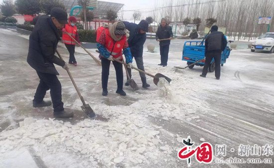 济宁<em>泗水县</em>杨柳镇：人大代表在行动 除雪破冰暖人心