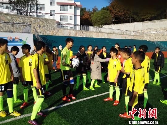 湖南一近50年历史农村中学因发展足球“<em>重生</em>”