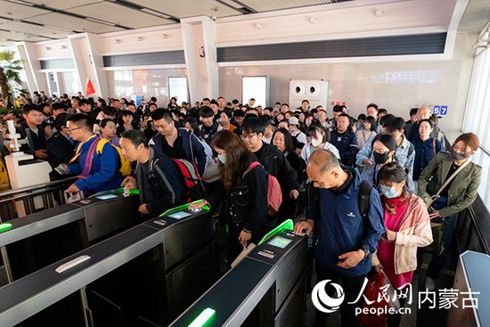 “五一”假期中国铁路呼和浩特局发送旅客89.2万人次