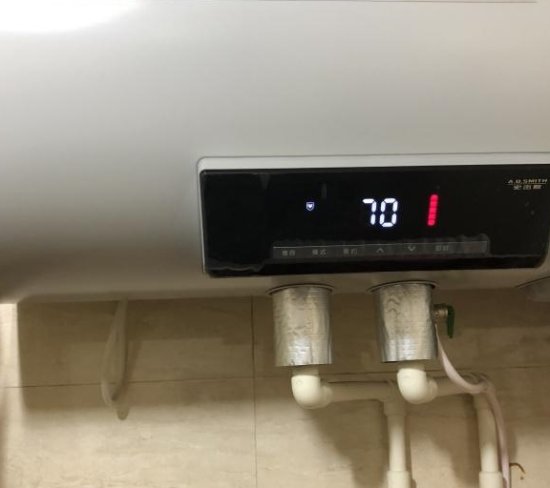 60L的<em>储水式热水器</em>挂在墙上，只用两个膨胀螺栓，安全吗？